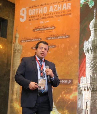 أستاذ جراحة العظام واستشاري جراحة اليد والجراحات الميكروسكوبية